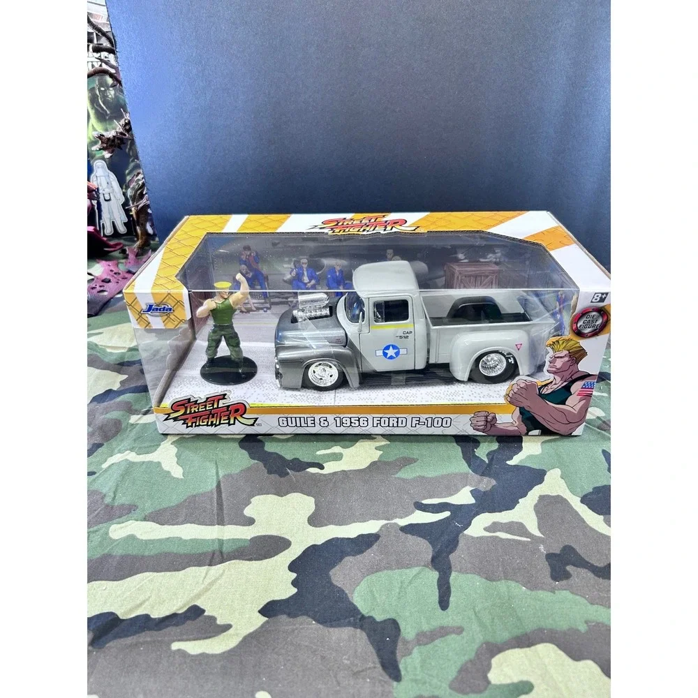 Jada Toys Street Fighter Guile & 1956 Ford F-100 Die-Cast Figure Set 1:24 34373